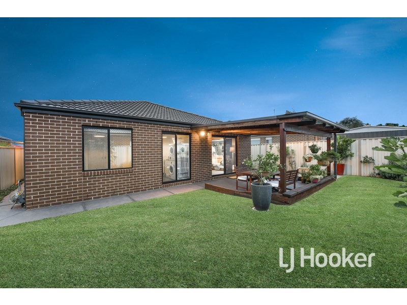 18 Willowtree Drive, Pakenham VIC 3810