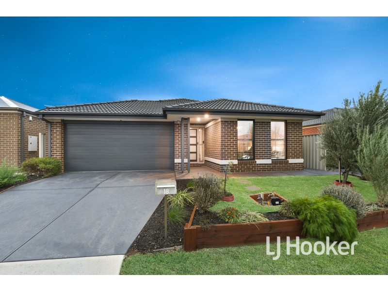 18 Willowtree Drive, Pakenham VIC 3810