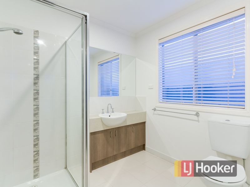 94 Leigh Drive, Pakenham VIC 3810