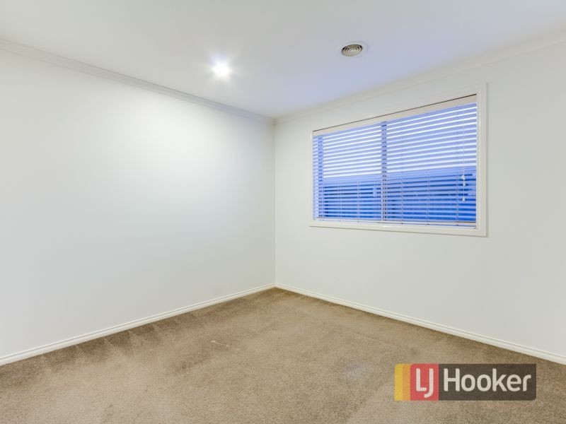 94 Leigh Drive, Pakenham VIC 3810