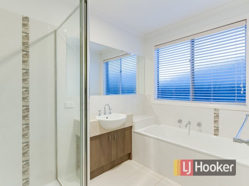 94 Leigh Drive, Pakenham VIC 3810