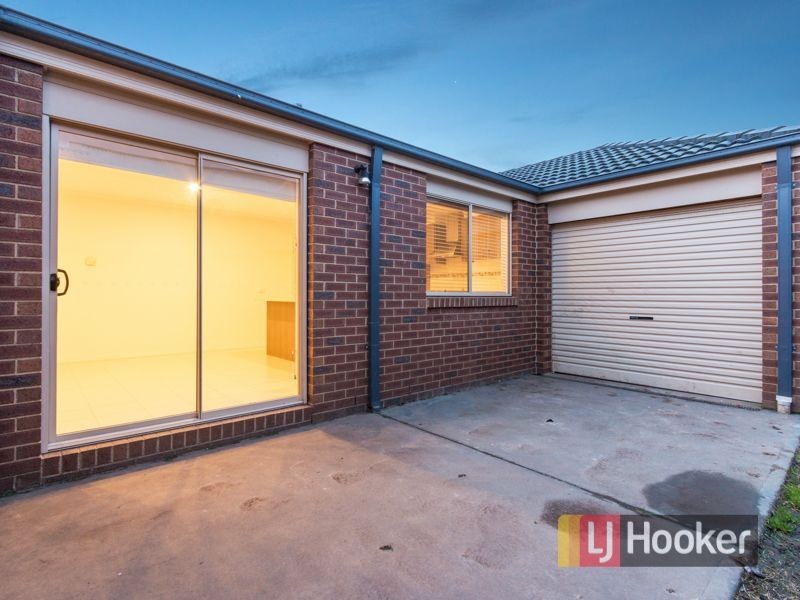 94 Leigh Drive, Pakenham VIC 3810