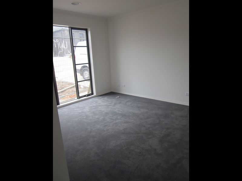 12/107 Army Road, Pakenham VIC 3810