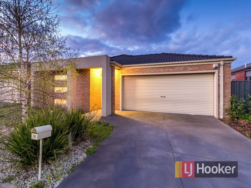 13 Macadamia Street, Pakenham VIC 3810