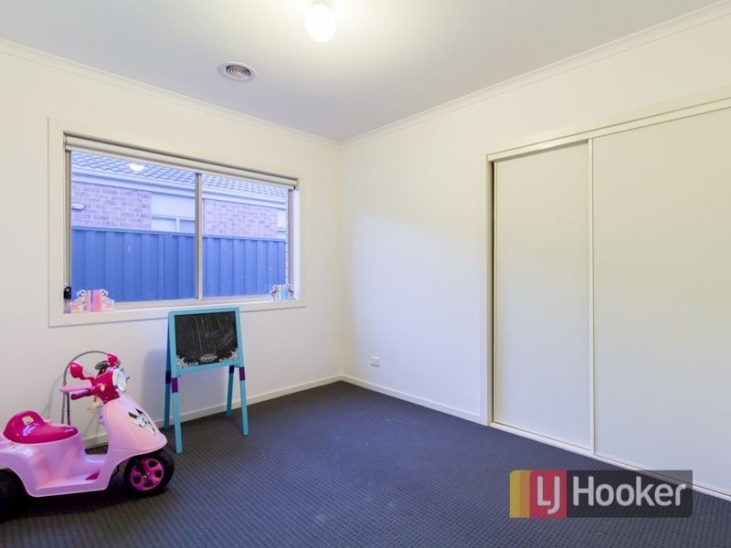 13 Macadamia Street, Pakenham VIC 3810