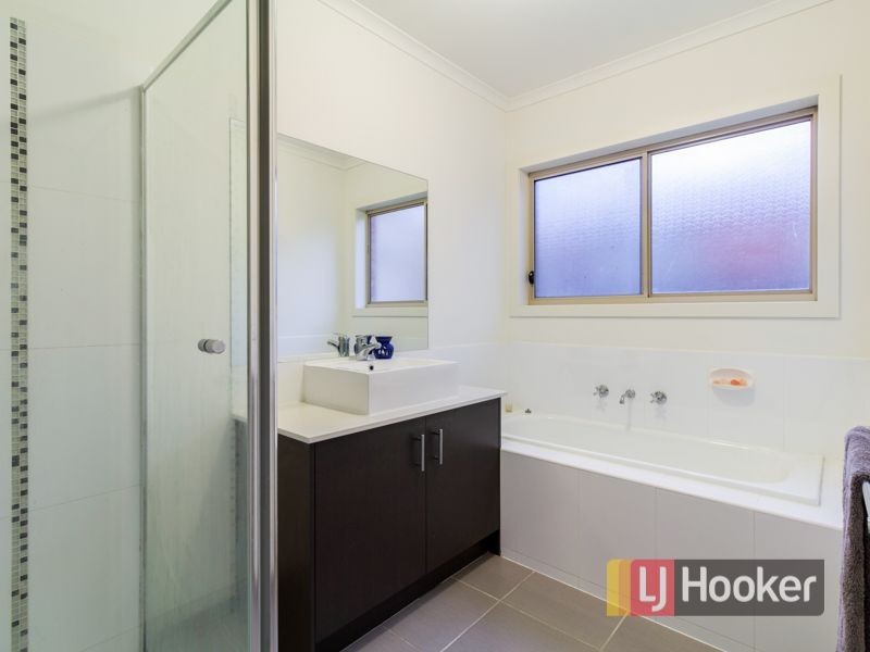 13 Macadamia Street, Pakenham VIC 3810