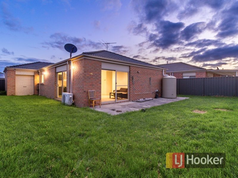 13 Macadamia Street, Pakenham VIC 3810