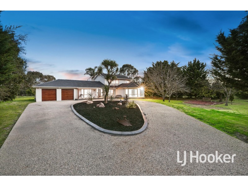 20 Meeking Drive, Pakenham VIC 3810