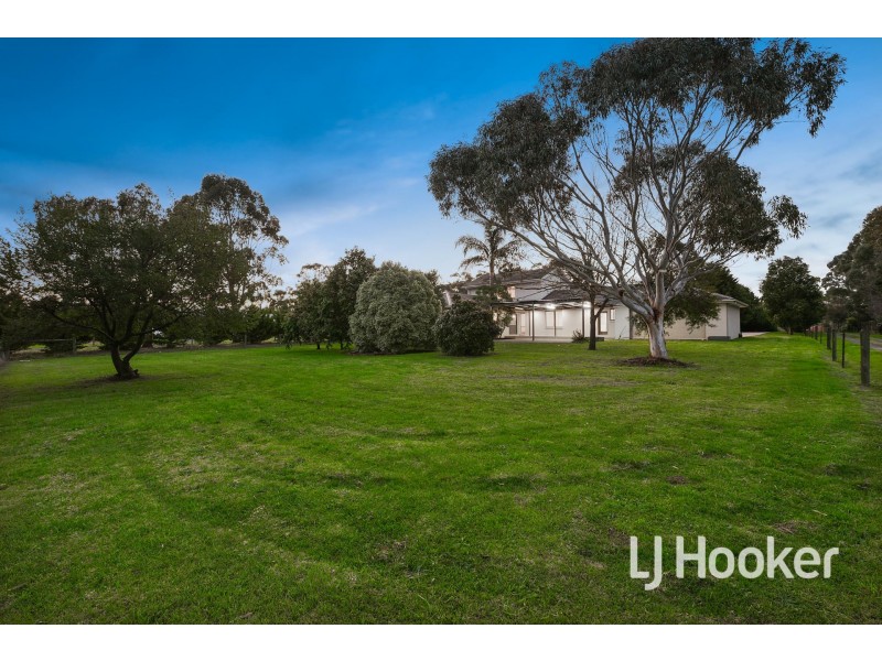 20 Meeking Drive, Pakenham VIC 3810