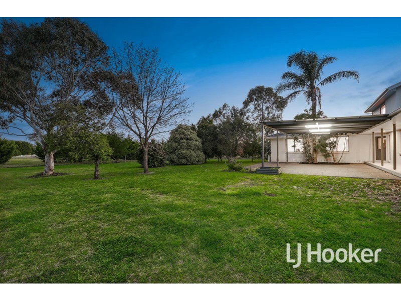 20 Meeking Drive, Pakenham VIC 3810