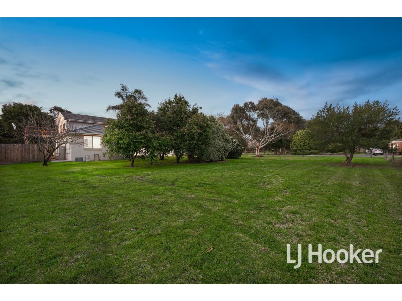 20 Meeking Drive, Pakenham VIC 3810
