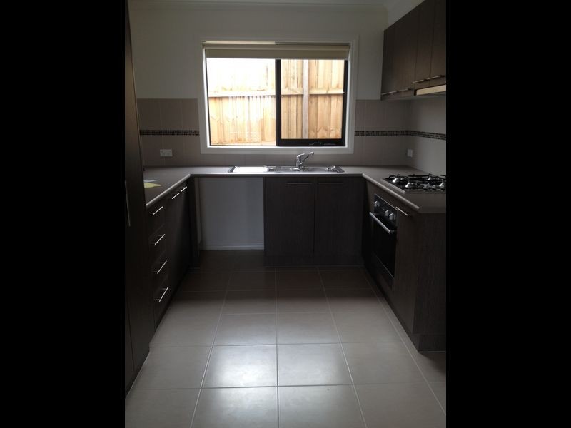 4/107 Army Road, Pakenham VIC 3810