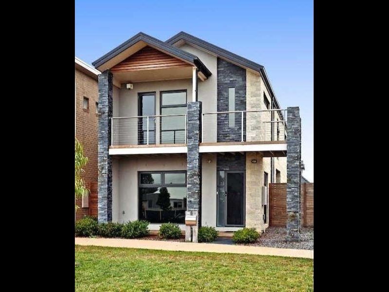 18 Dealbata Lane, Pakenham VIC 3810