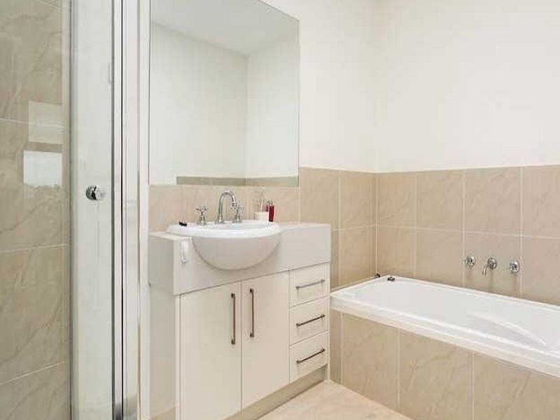 18 Dealbata Lane, Pakenham VIC 3810