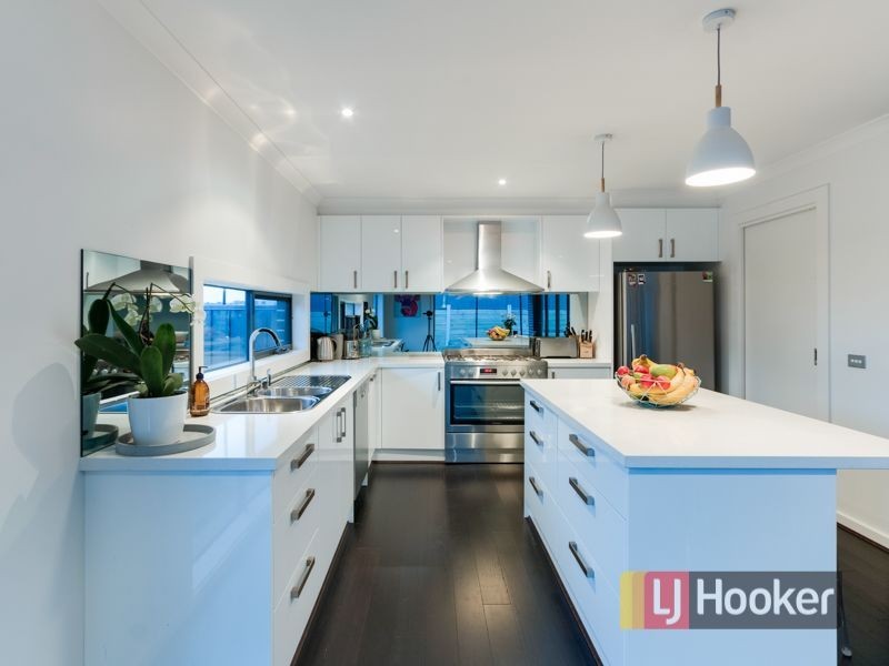 34 Constance Way, Pakenham VIC 3810