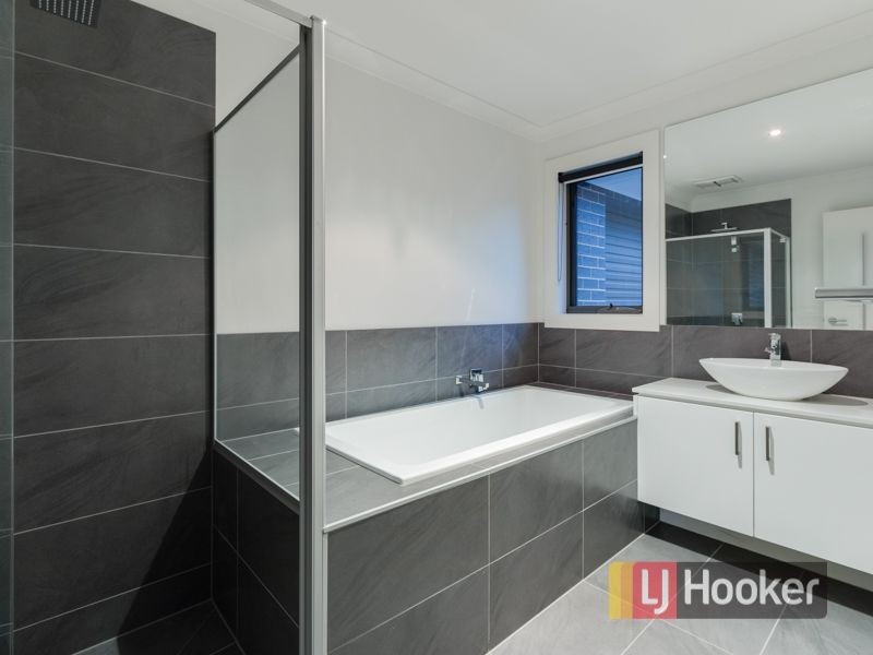 34 Constance Way, Pakenham VIC 3810