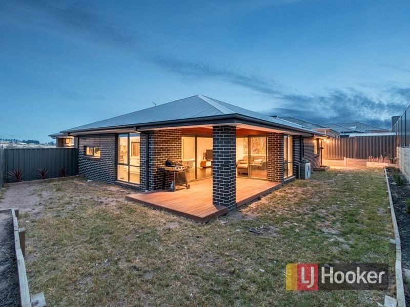34 Constance Way, Pakenham VIC 3810