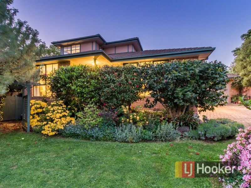 3 McInnes Court, Pakenham VIC 3810