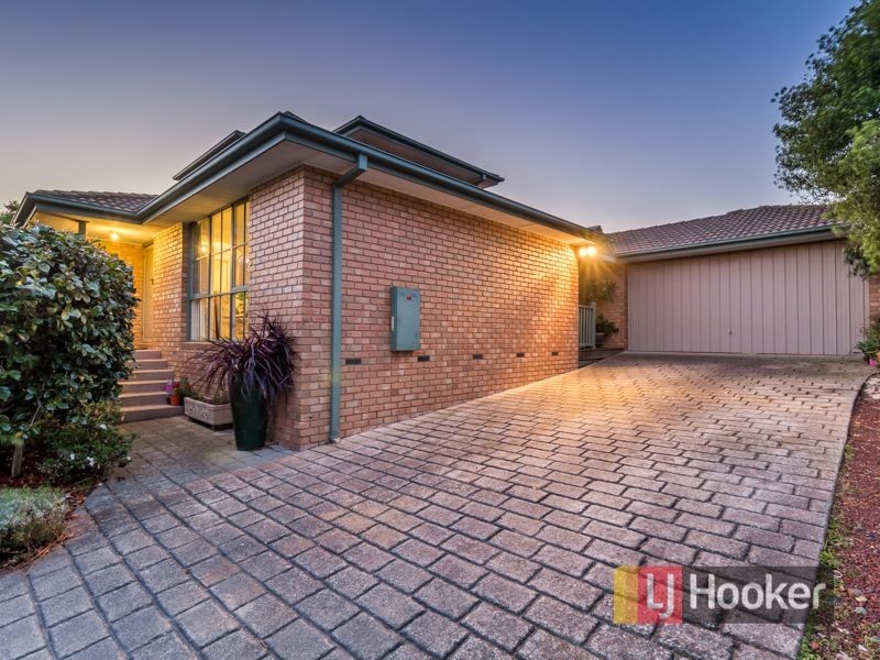 3 McInnes Court, Pakenham VIC 3810