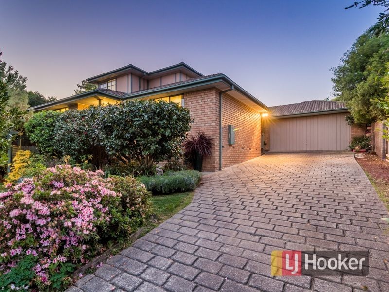 3 McInnes Court, Pakenham VIC 3810