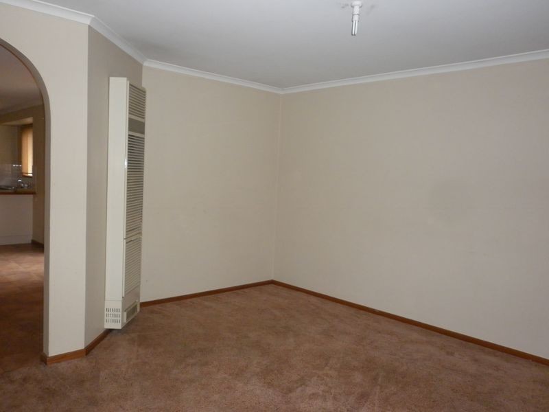 27 Gullquist Way, Pakenham VIC 3810