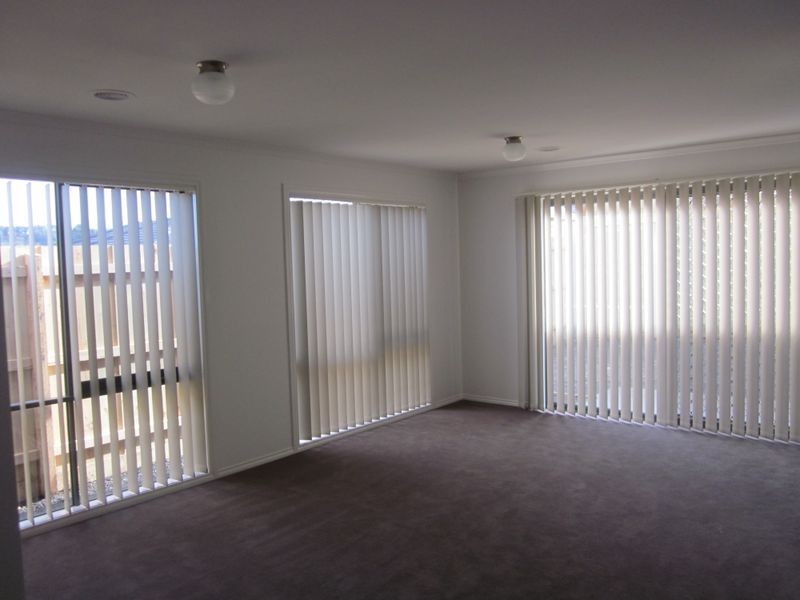 28/107 Army Road, Pakenham VIC 3810