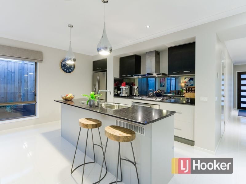 8 Berkley Street, Pakenham VIC 3810