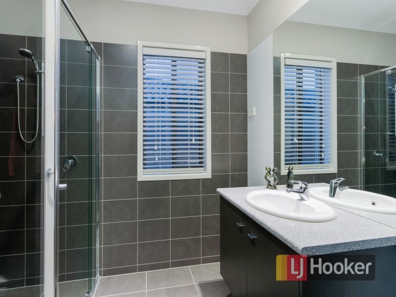 8 Berkley Street, Pakenham VIC 3810