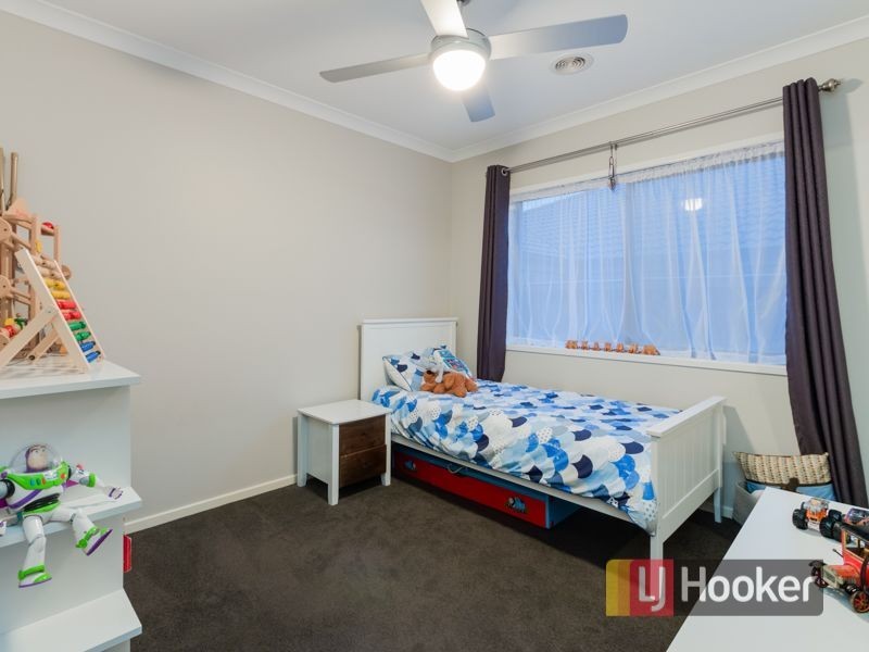 8 Berkley Street, Pakenham VIC 3810