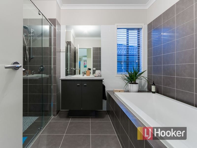 8 Berkley Street, Pakenham VIC 3810