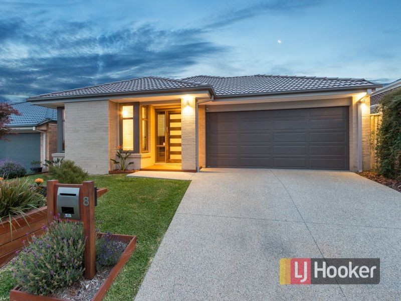 8 Berkley Street, Pakenham VIC 3810
