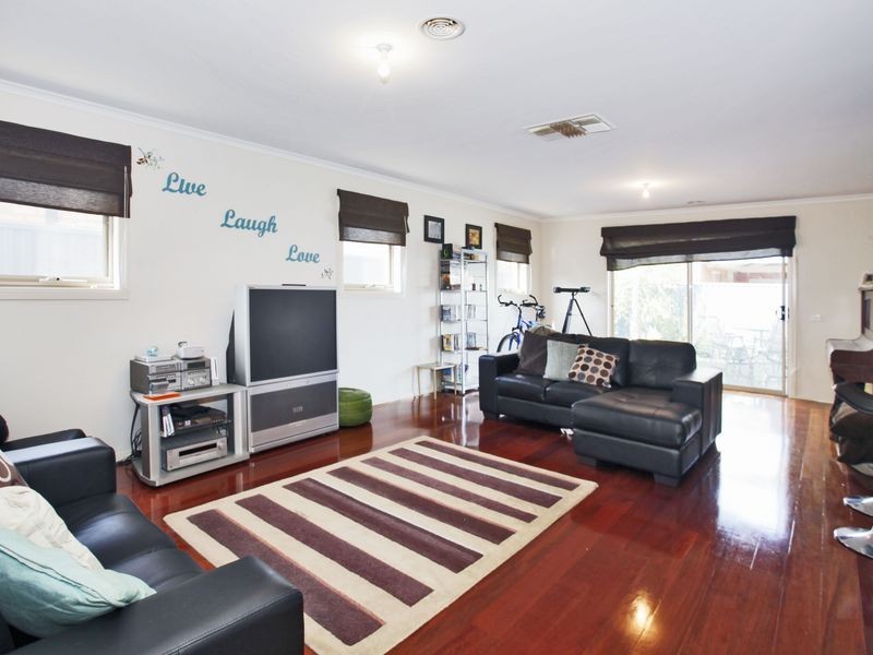 52 Shearwater Drive, Pakenham VIC 3810