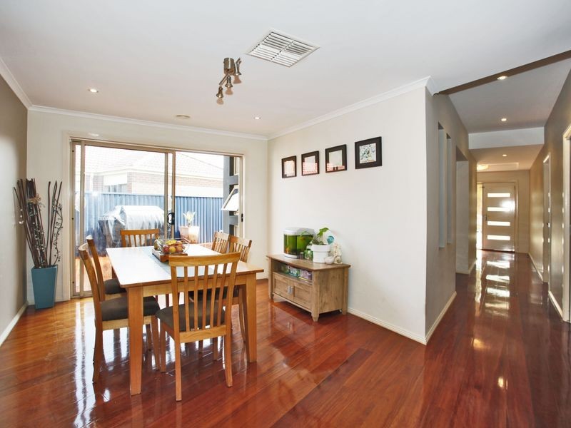 52 Shearwater Drive, Pakenham VIC 3810