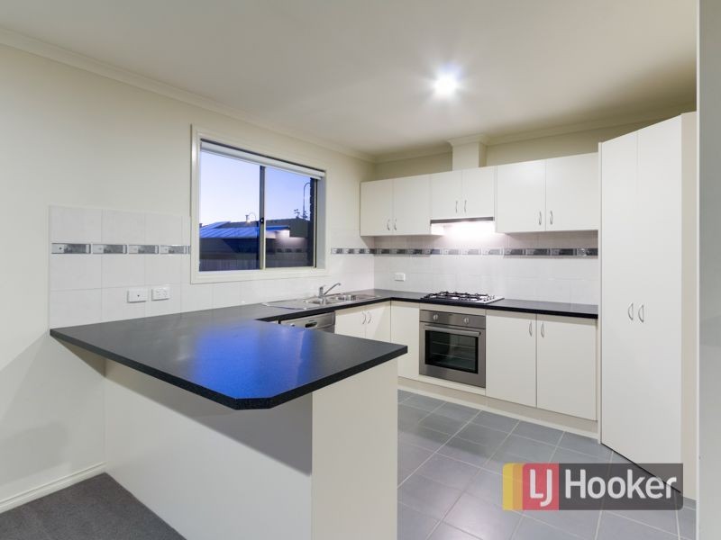 6 Ash Crescent, Pakenham VIC 3810