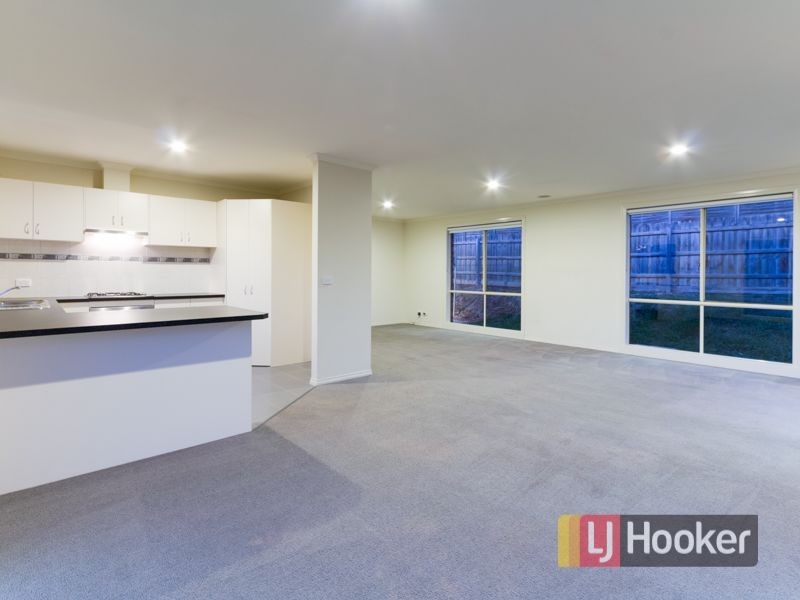 6 Ash Crescent, Pakenham VIC 3810