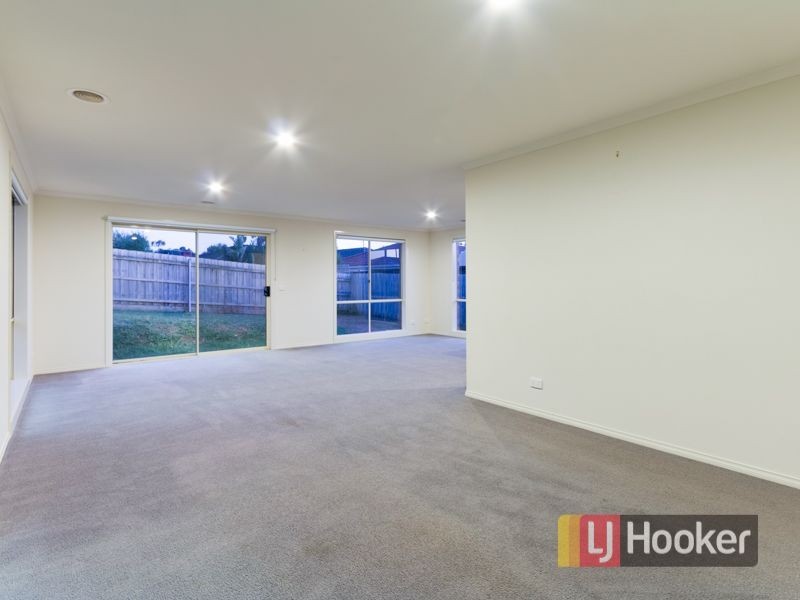 6 Ash Crescent, Pakenham VIC 3810