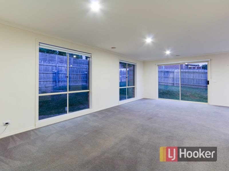 6 Ash Crescent, Pakenham VIC 3810
