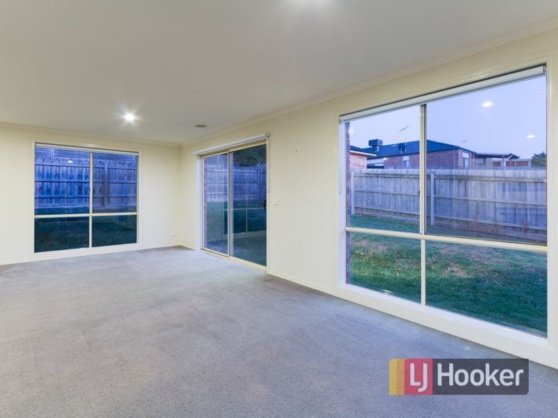 6 Ash Crescent, Pakenham VIC 3810