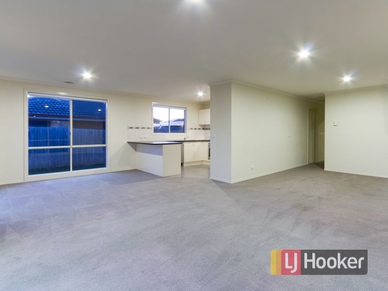 6 Ash Crescent, Pakenham VIC 3810