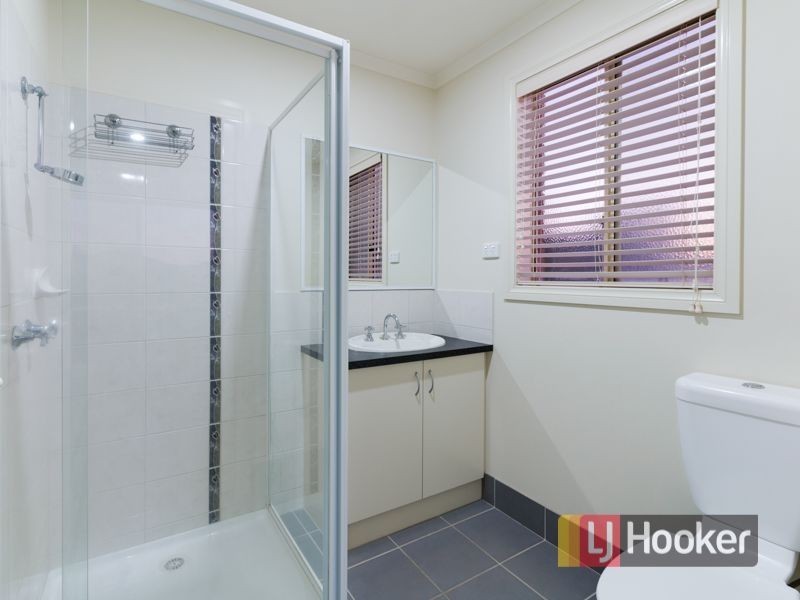 6 Ash Crescent, Pakenham VIC 3810
