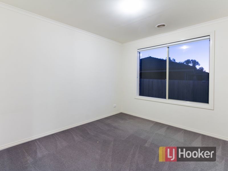 6 Ash Crescent, Pakenham VIC 3810