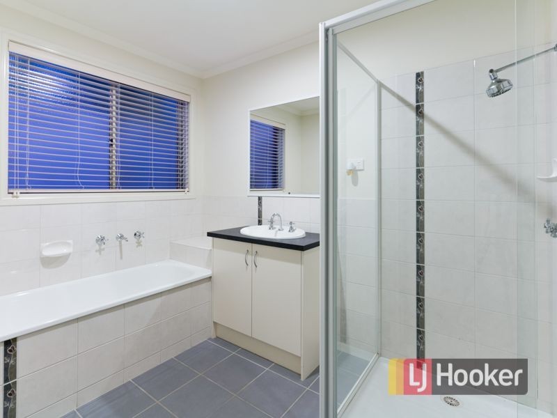 6 Ash Crescent, Pakenham VIC 3810