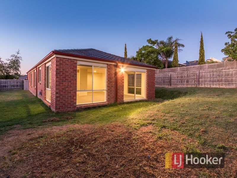 6 Ash Crescent, Pakenham VIC 3810