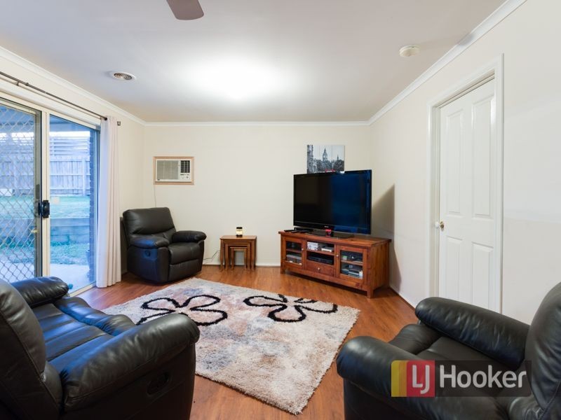 33 Leigh Drive, Pakenham VIC 3810