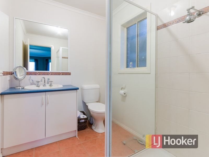 33 Leigh Drive, Pakenham VIC 3810