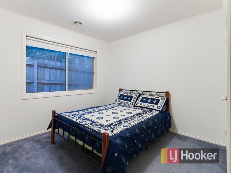 33 Leigh Drive, Pakenham VIC 3810