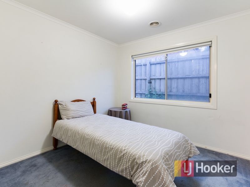 33 Leigh Drive, Pakenham VIC 3810