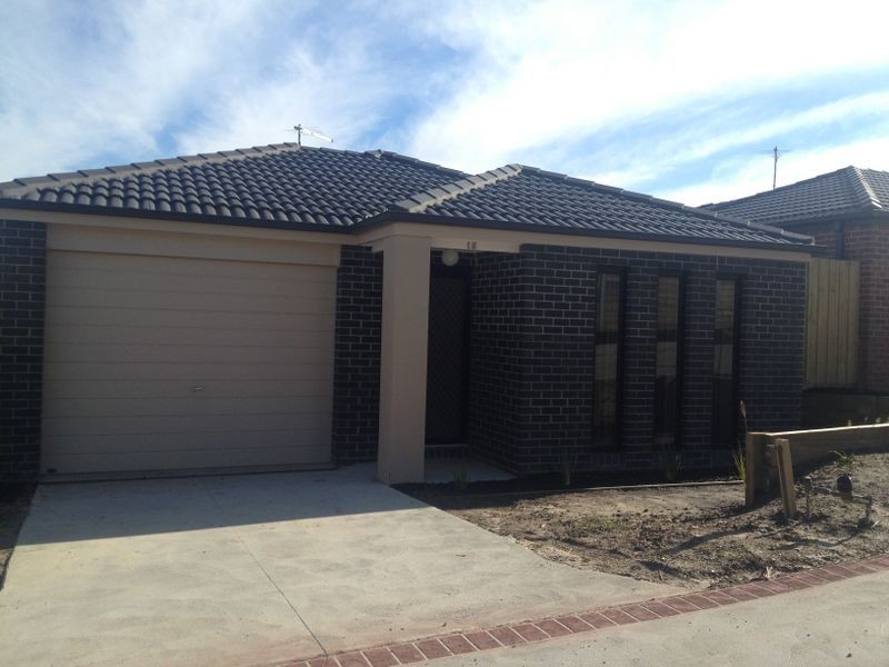 15/107 Army Road, Pakenham VIC 3810