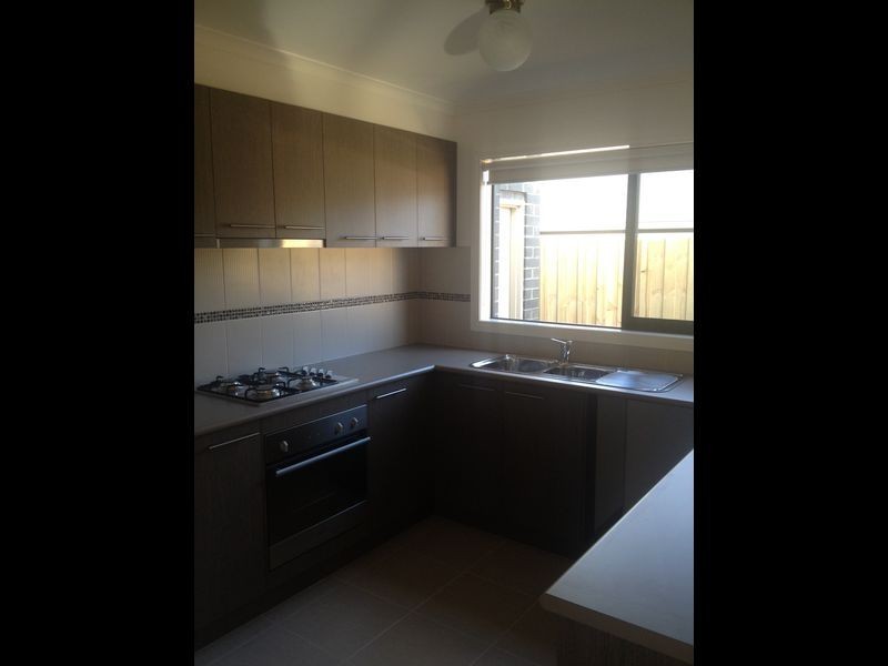 15/107 Army Road, Pakenham VIC 3810