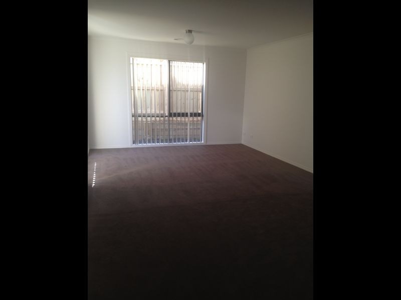 15/107 Army Road, Pakenham VIC 3810